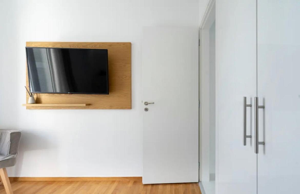 3b Modern Bliss - Greecing