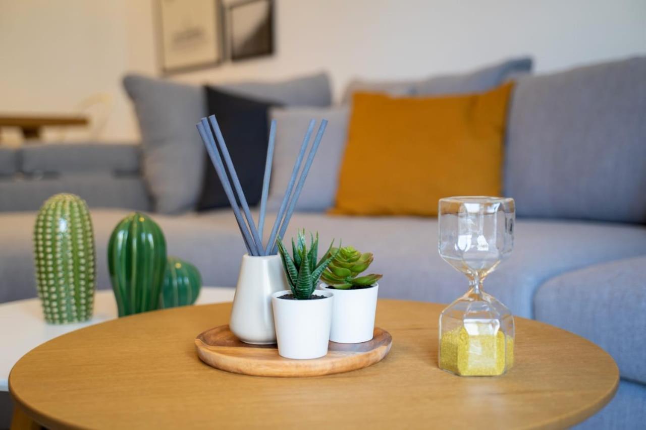 3b Modern Bliss - Greecing * Athen